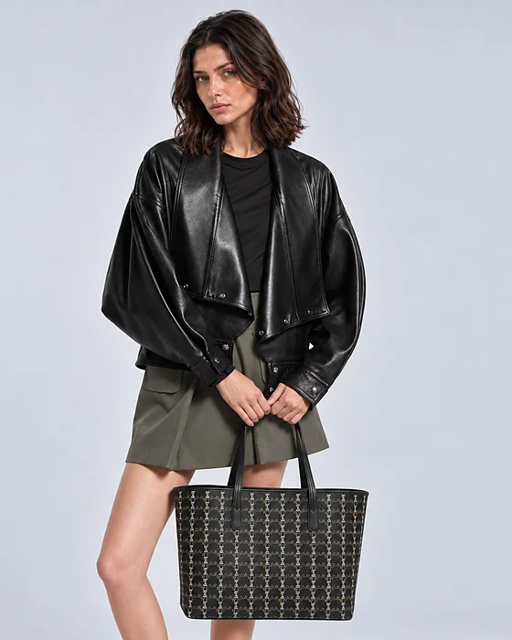 Classic Tote L worn