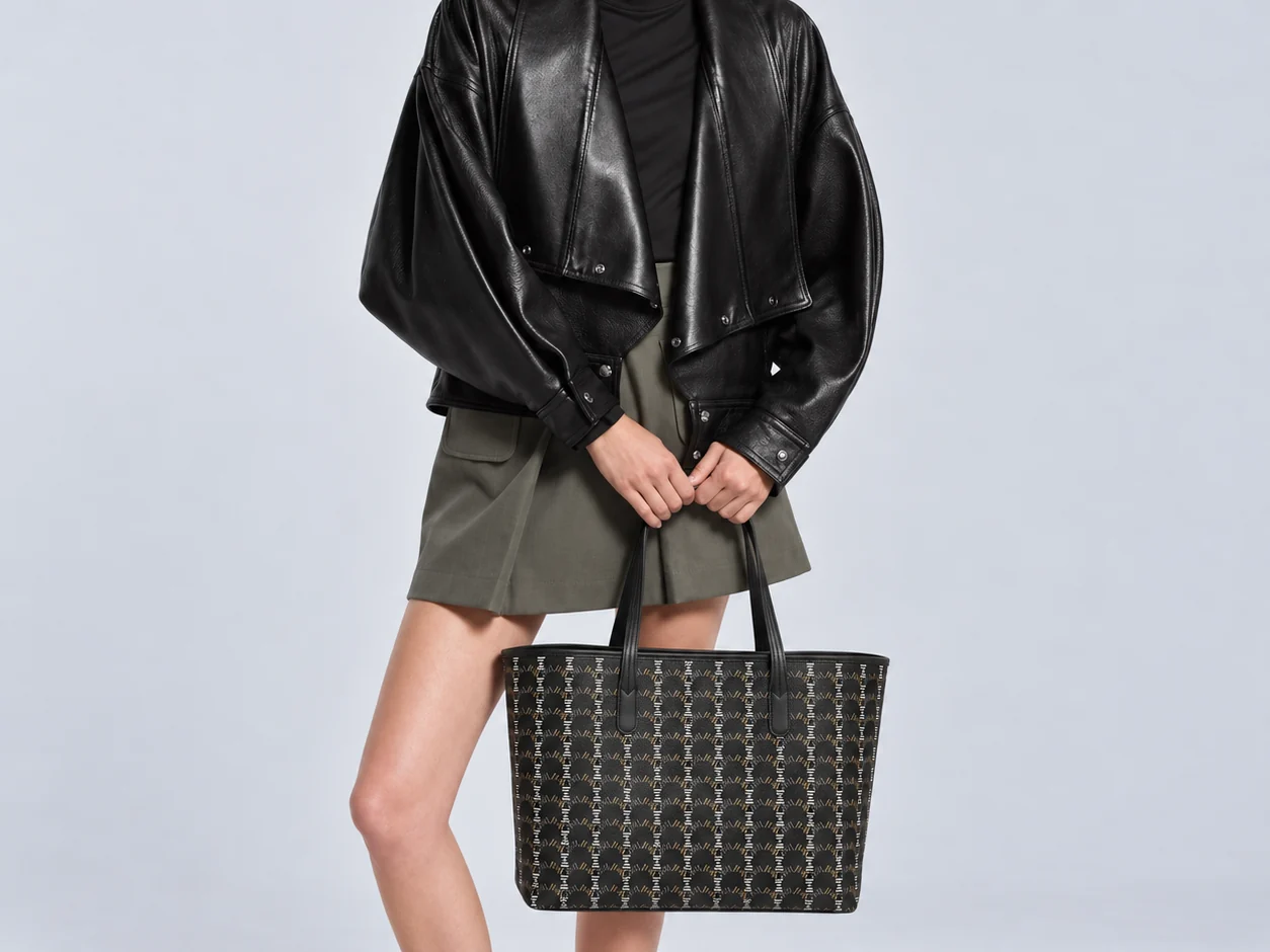 Classic Tote L worn
